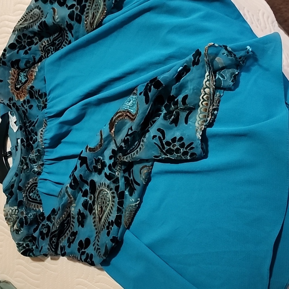 **SOLD** "UMGEE" VELVET PAISLEY TOP - Picture 3 of 3